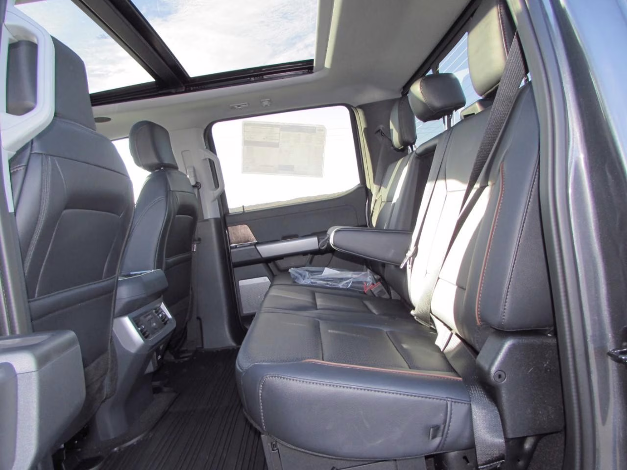 2026 Carbonized Gray Metallic Ford Super Duty F-350 SRW Lariat 4X4 Truck