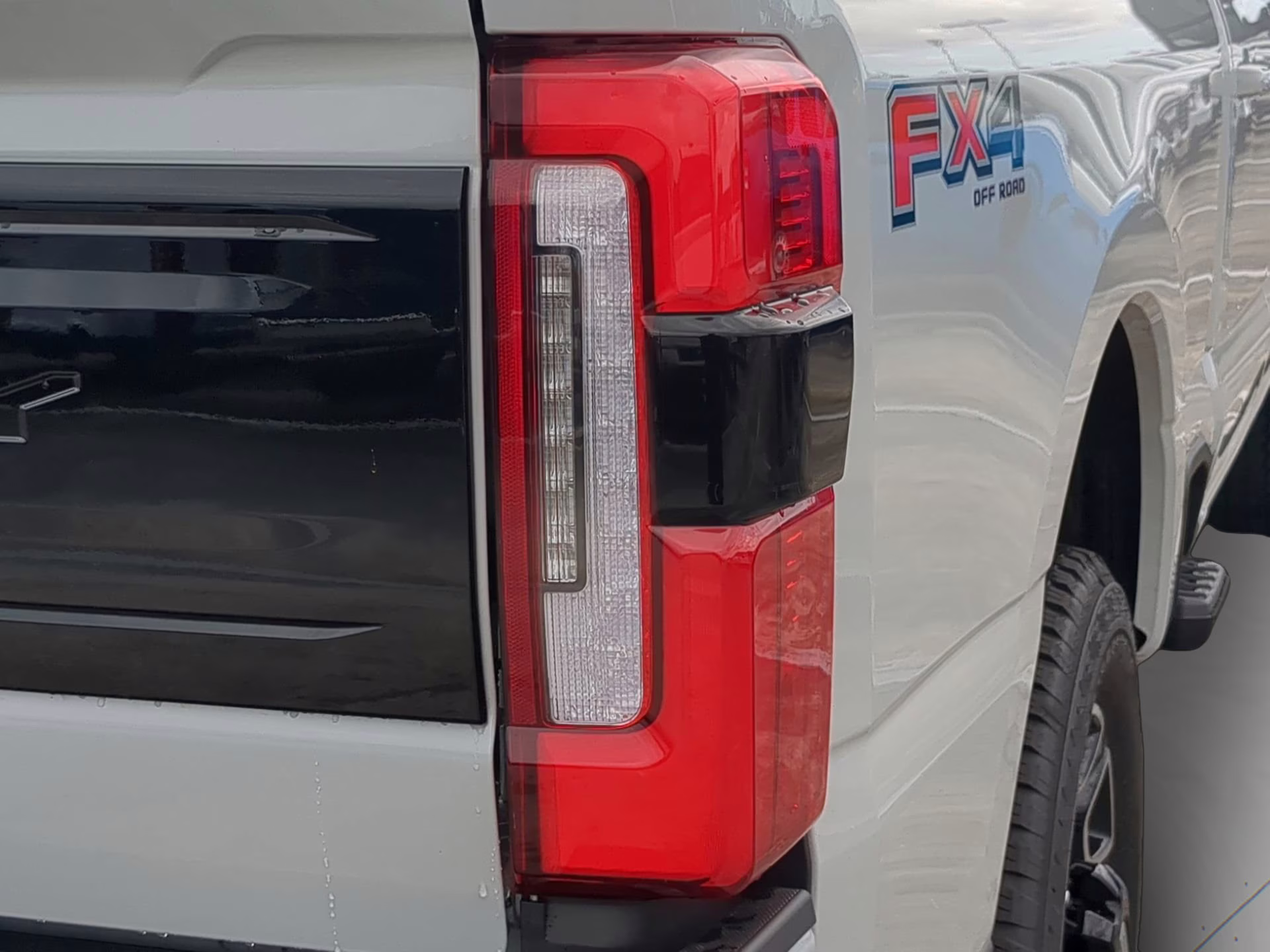 2026 Avalanche Ford Super Duty F-250 SRW Platinum Crew Cab Pickup 4X4 Truck