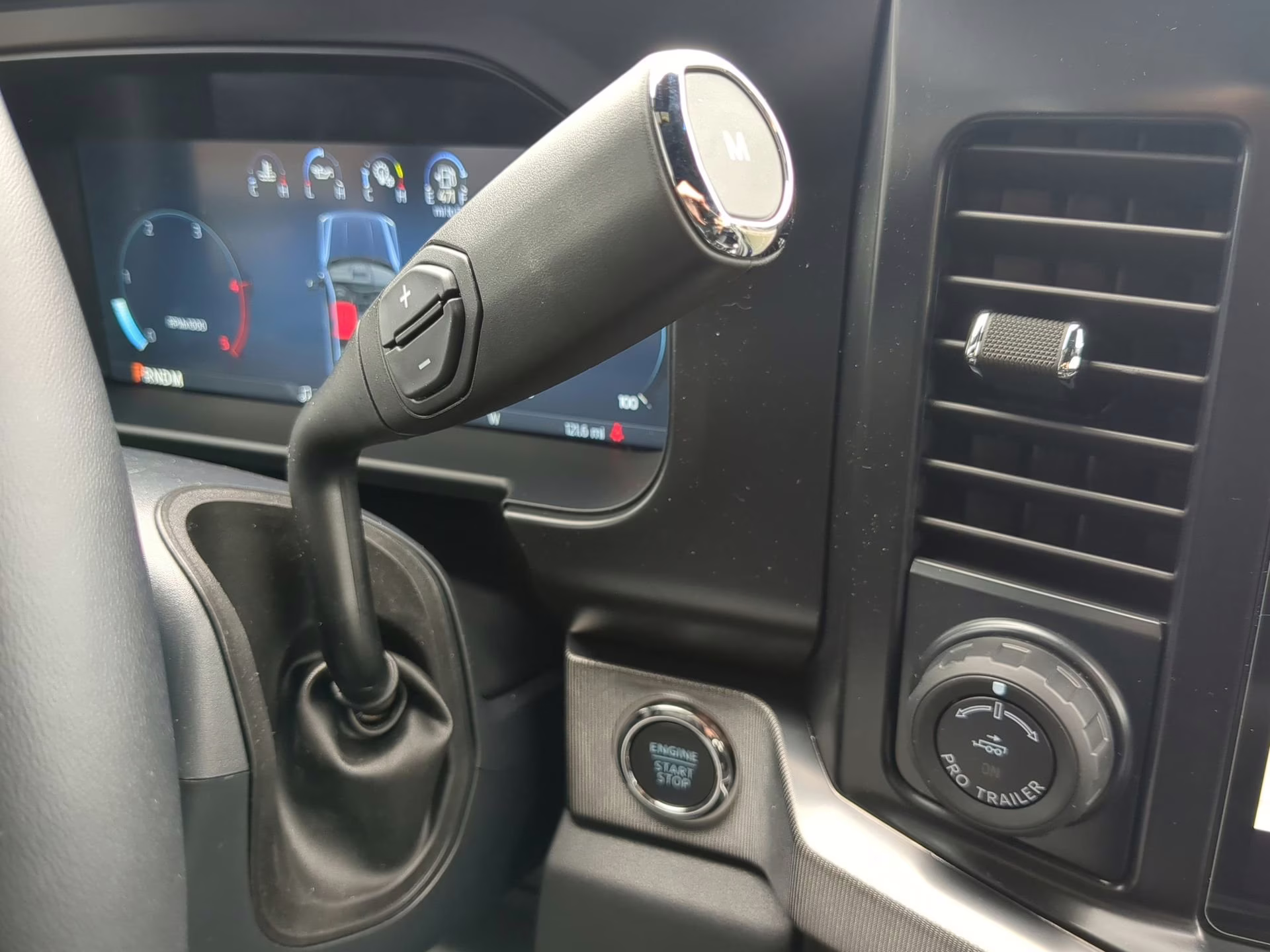 2026 Avalanche Ford Super Duty F-250 SRW Platinum Crew Cab Pickup 4X4 Truck