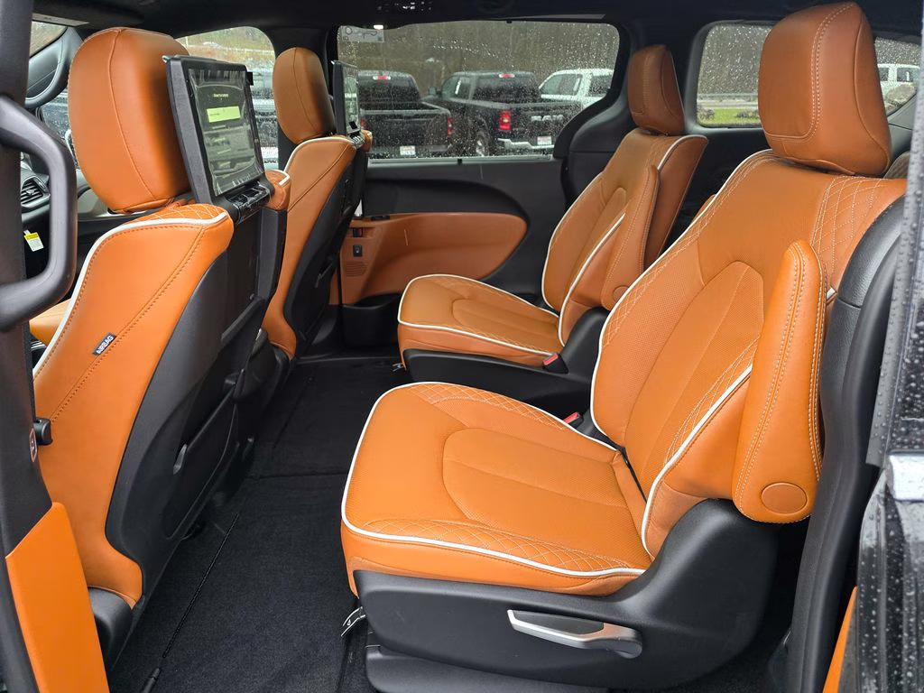 2026 Diamond Black Crystal Pearlcoat Chrysler Pacifica Pinnacle AWD Van