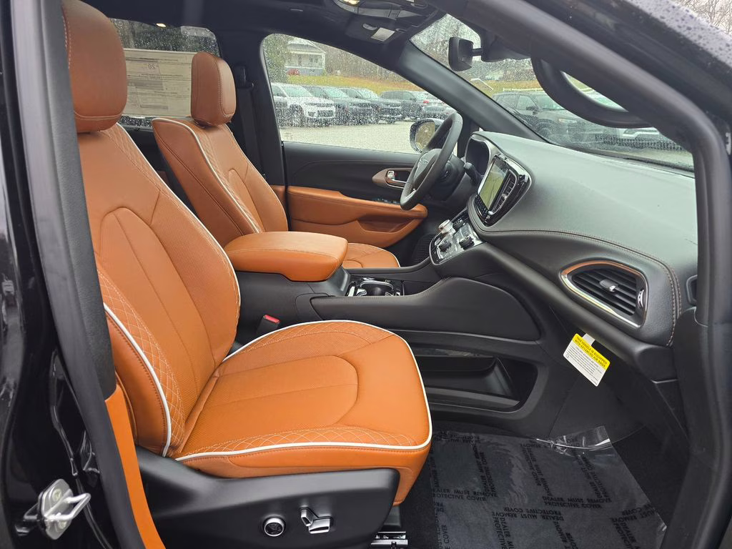 2026 Diamond Black Crystal Pearlcoat Chrysler Pacifica Pinnacle AWD Van