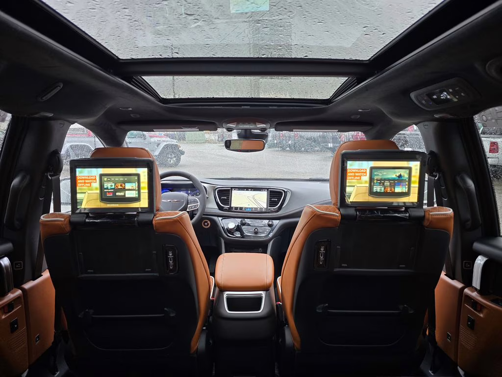 2026 Diamond Black Crystal Pearlcoat Chrysler Pacifica Pinnacle AWD Van