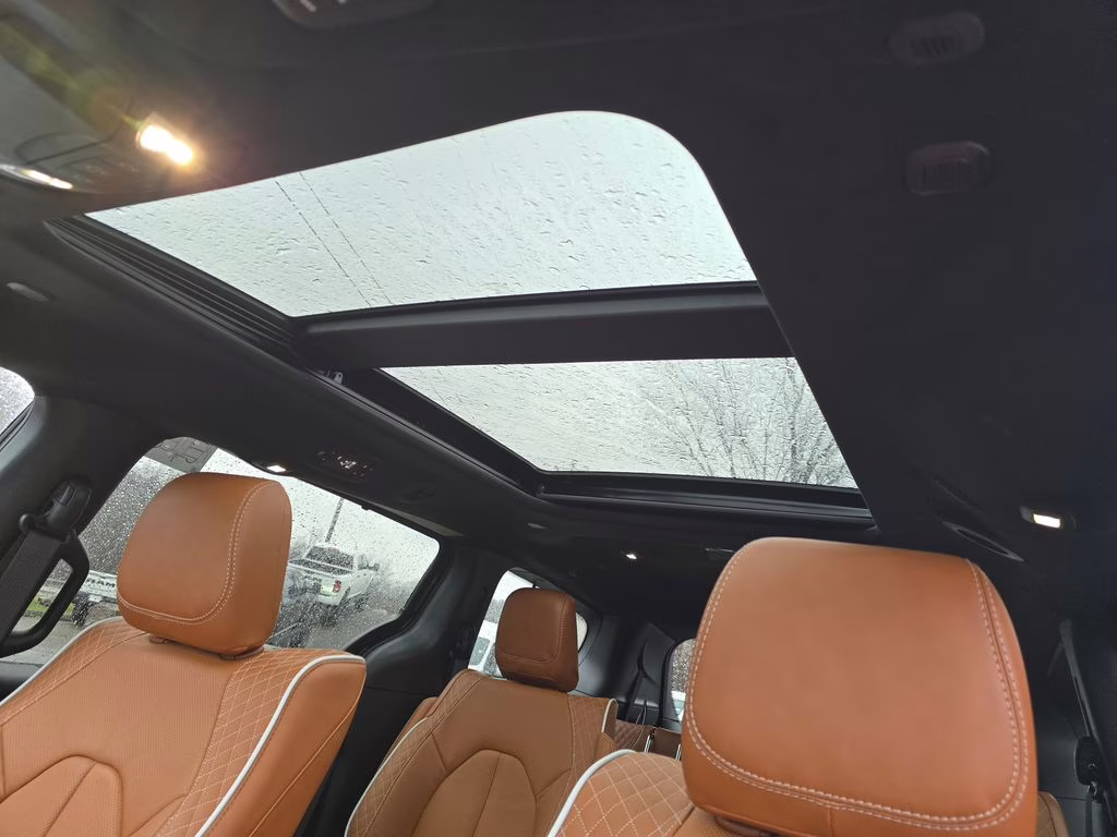 2026 Diamond Black Crystal Pearlcoat Chrysler Pacifica Pinnacle AWD Van