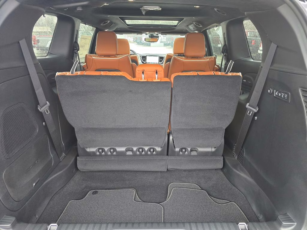 2026 Diamond Black Crystal Pearlcoat Chrysler Pacifica Pinnacle AWD Van