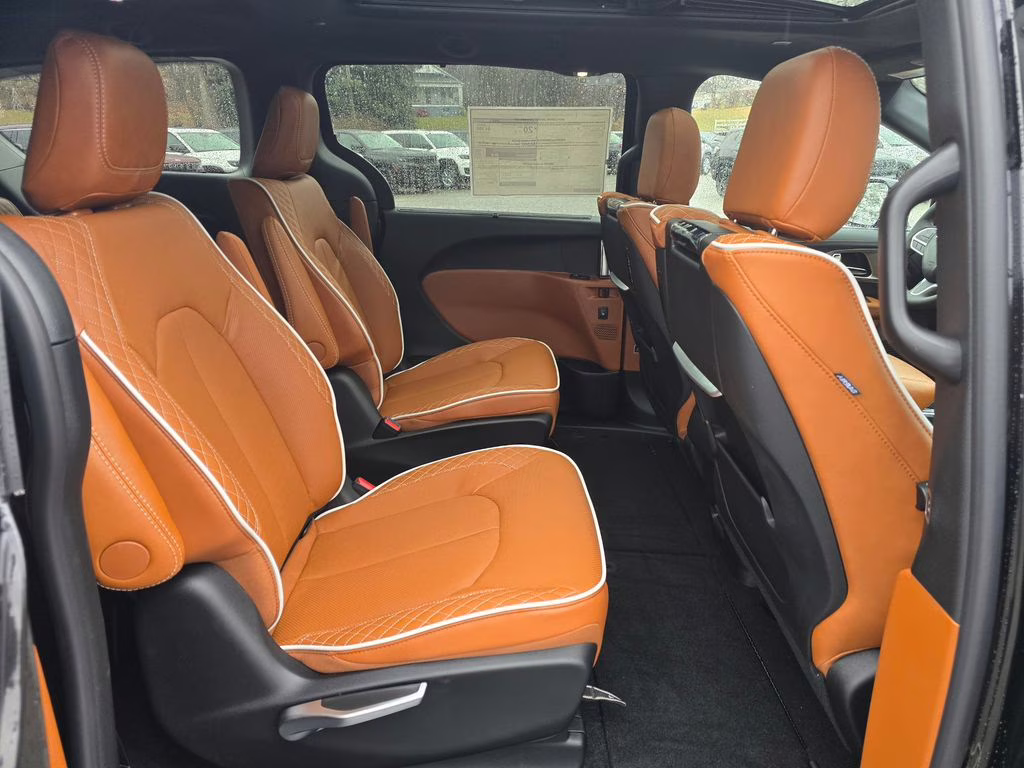 2026 Diamond Black Crystal Pearlcoat Chrysler Pacifica Pinnacle AWD Van