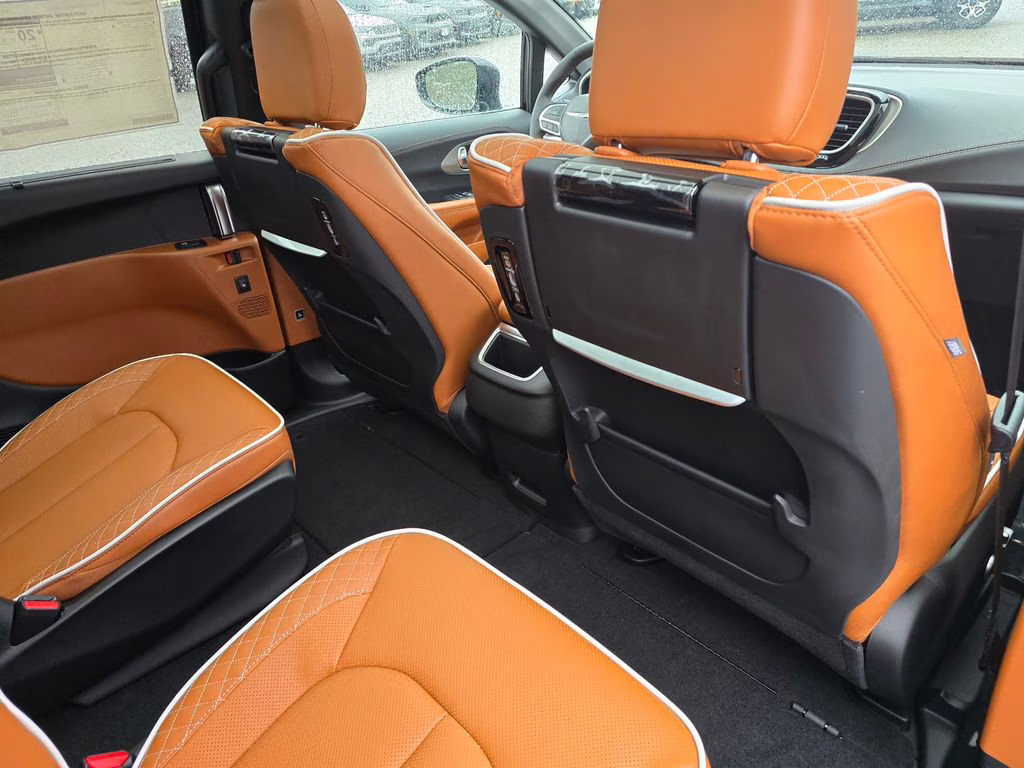 2026 Diamond Black Crystal Pearlcoat Chrysler Pacifica Pinnacle AWD Van