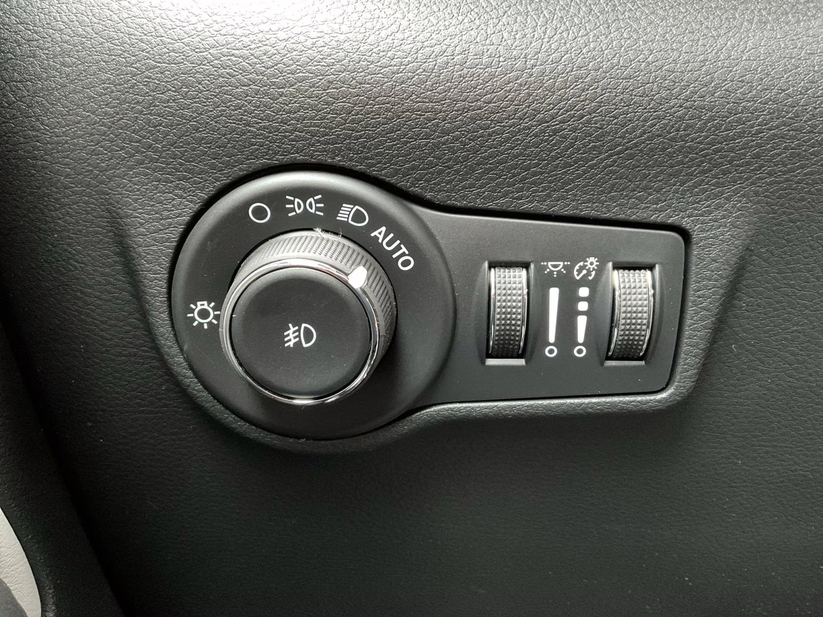 2026 Silver Zynith Metallic Clearcoat Jeep Compass Limited 4X4 SUV