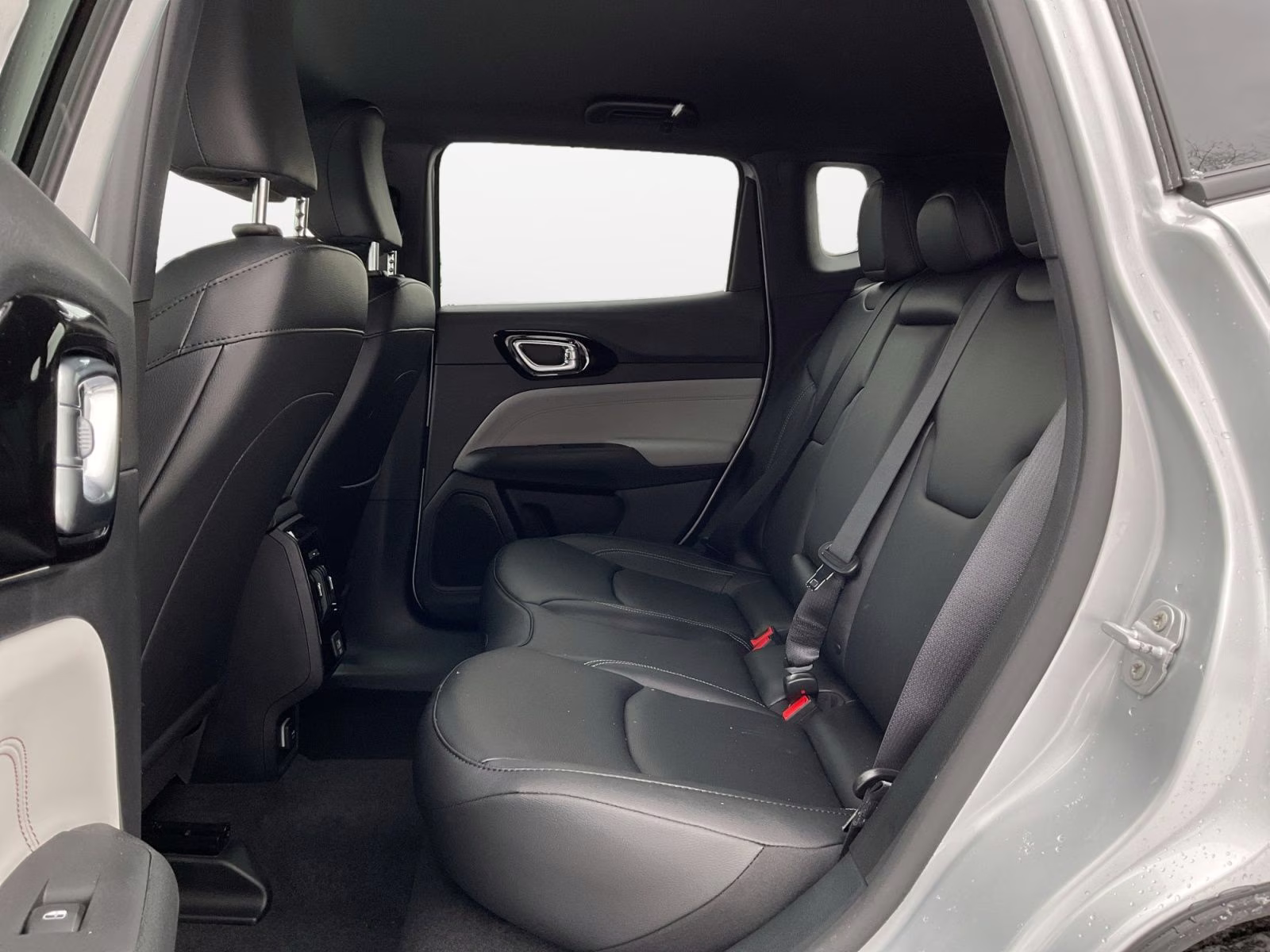 2026 Silver Zynith Metallic Clearcoat Jeep Compass Limited 4X4 SUV