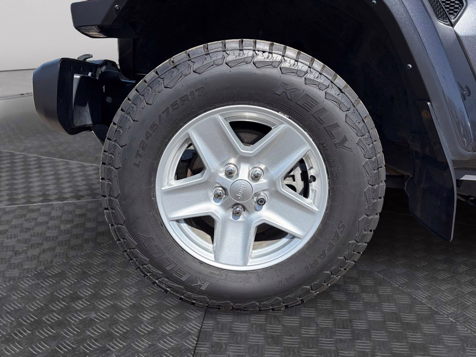 2022 Granite Crystal Metallic Clearcoat Jeep Gladiator Sport 4X4 Truck