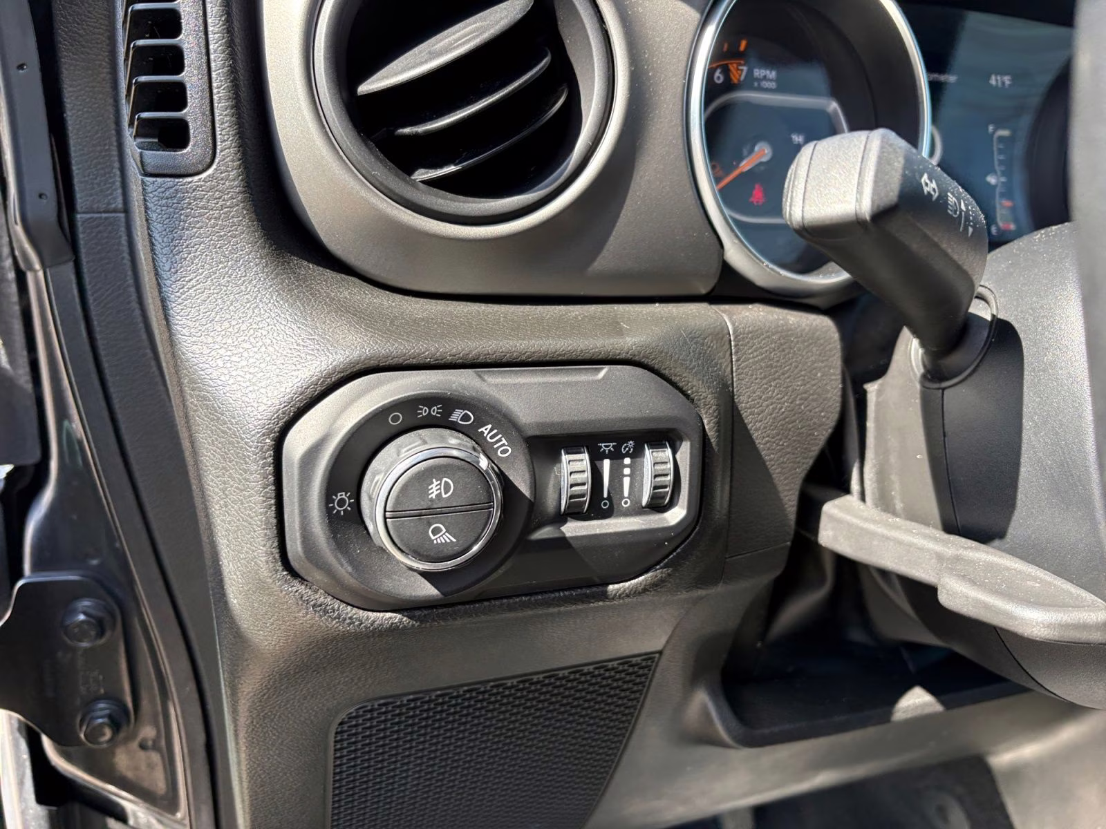 2022 Granite Crystal Metallic Clearcoat Jeep Gladiator Sport 4X4 Truck