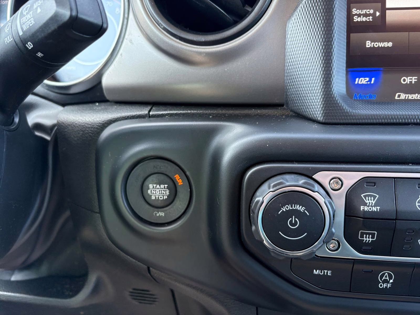 2022 Granite Crystal Metallic Clearcoat Jeep Gladiator Sport 4X4 Truck