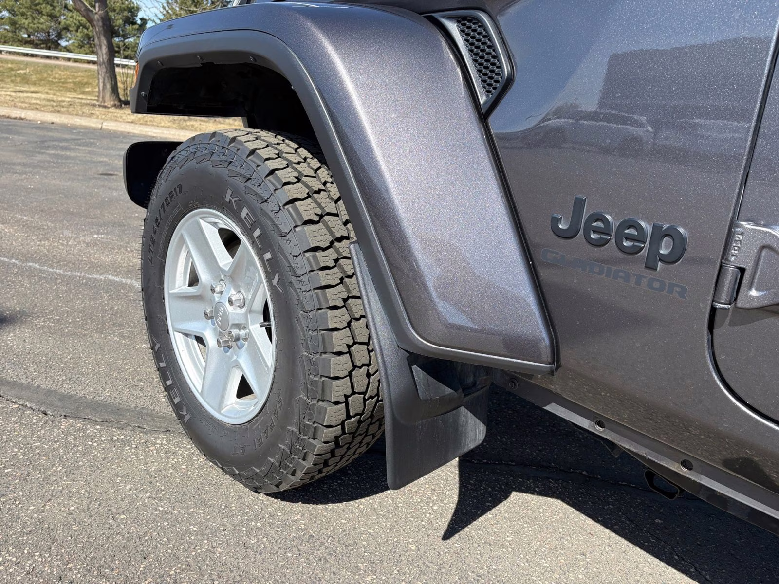 2022 Granite Crystal Metallic Clearcoat Jeep Gladiator Sport 4X4 Truck