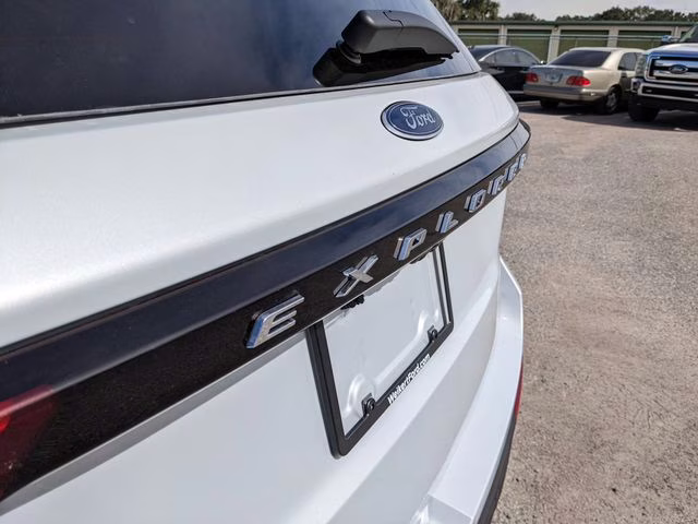 2026 Space White Metallic Ford Explorer Active RWD SUV