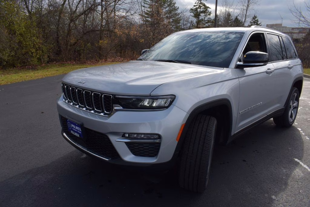 2025 Silver Zynith Jeep Grand Cherokee Limited 4X4 SUV