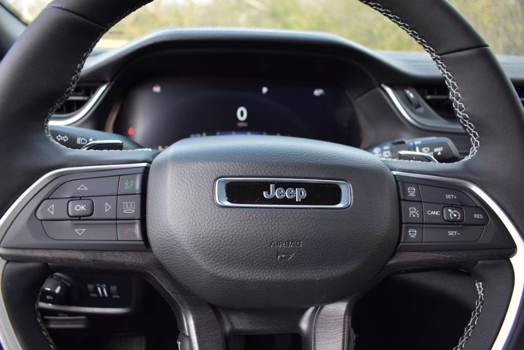 2025 Silver Zynith Jeep Grand Cherokee Limited 4X4 SUV