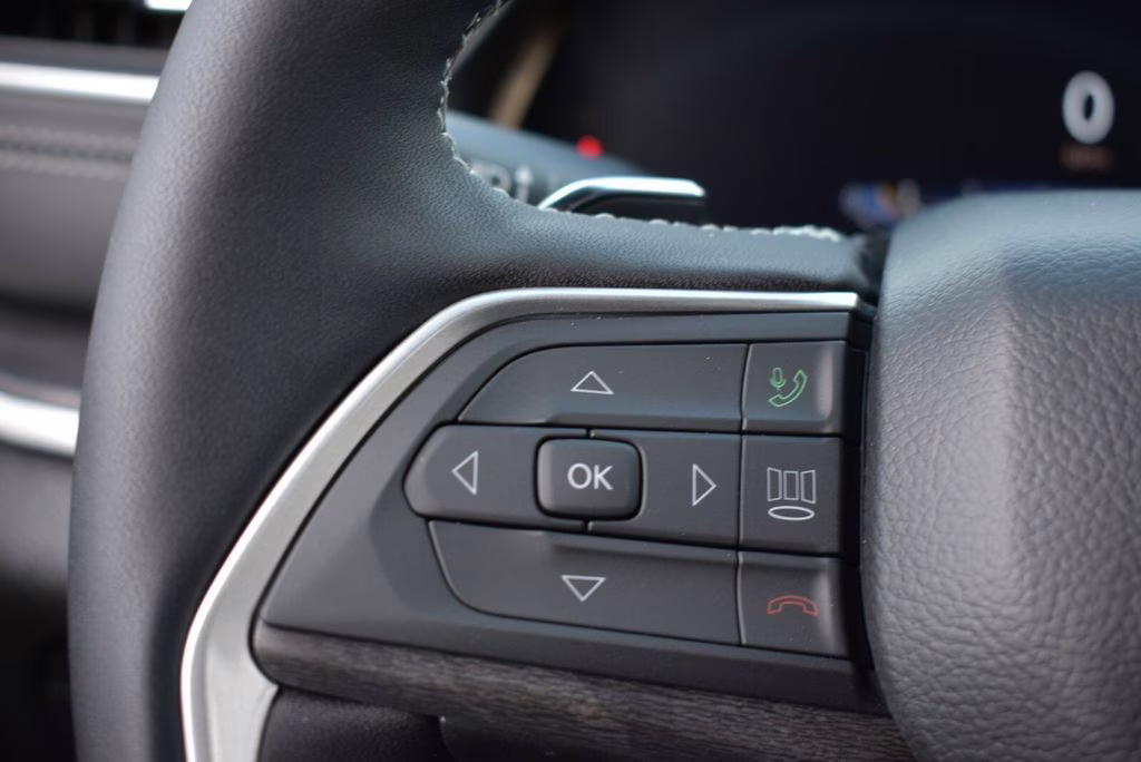 2025 Silver Zynith Jeep Grand Cherokee Limited 4X4 SUV