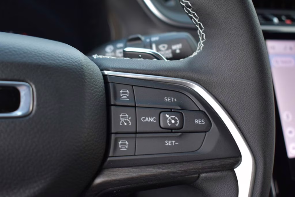 2025 Silver Zynith Jeep Grand Cherokee Limited 4X4 SUV