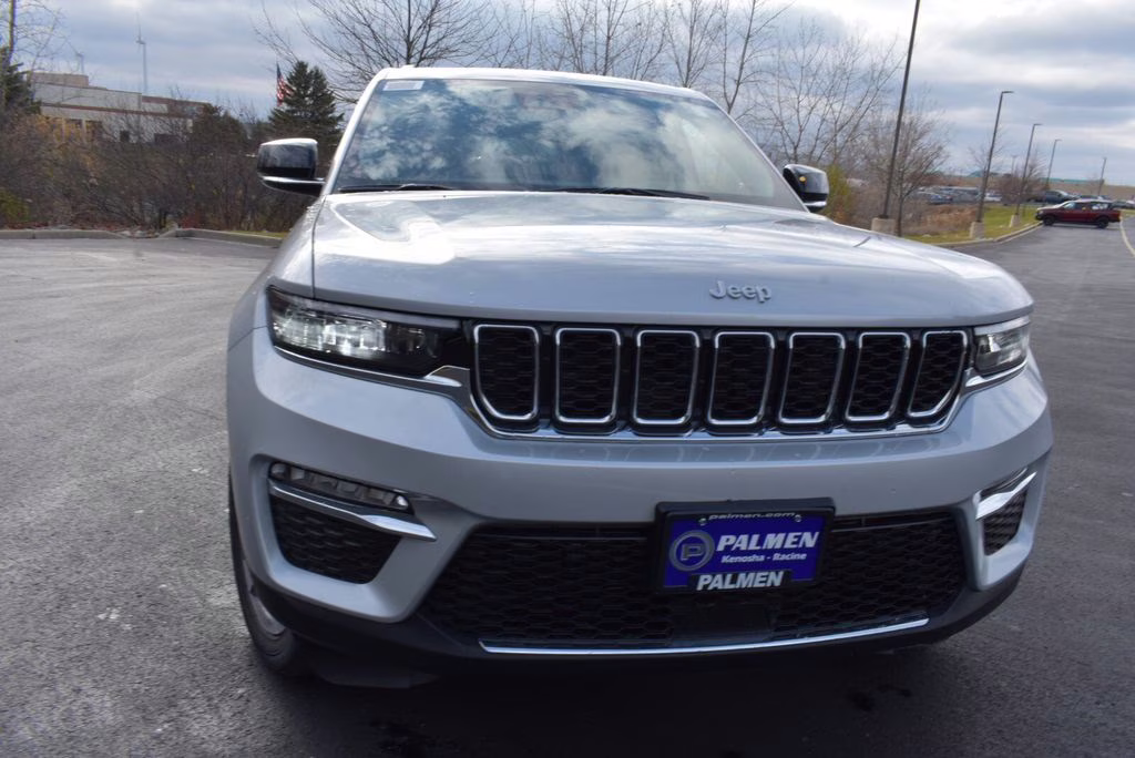 2025 Silver Zynith Jeep Grand Cherokee Limited 4X4 SUV
