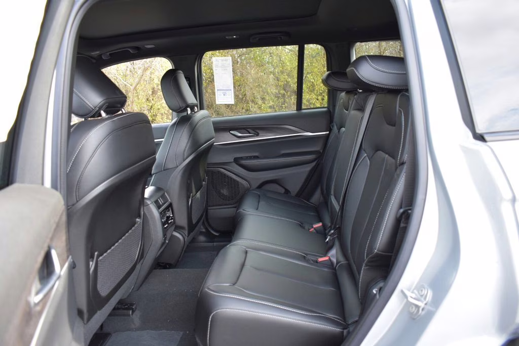 2025 Silver Zynith Jeep Grand Cherokee Limited 4X4 SUV