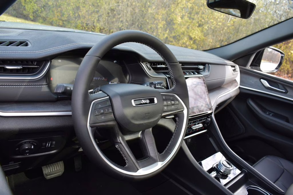 2025 Silver Zynith Jeep Grand Cherokee Limited 4X4 SUV