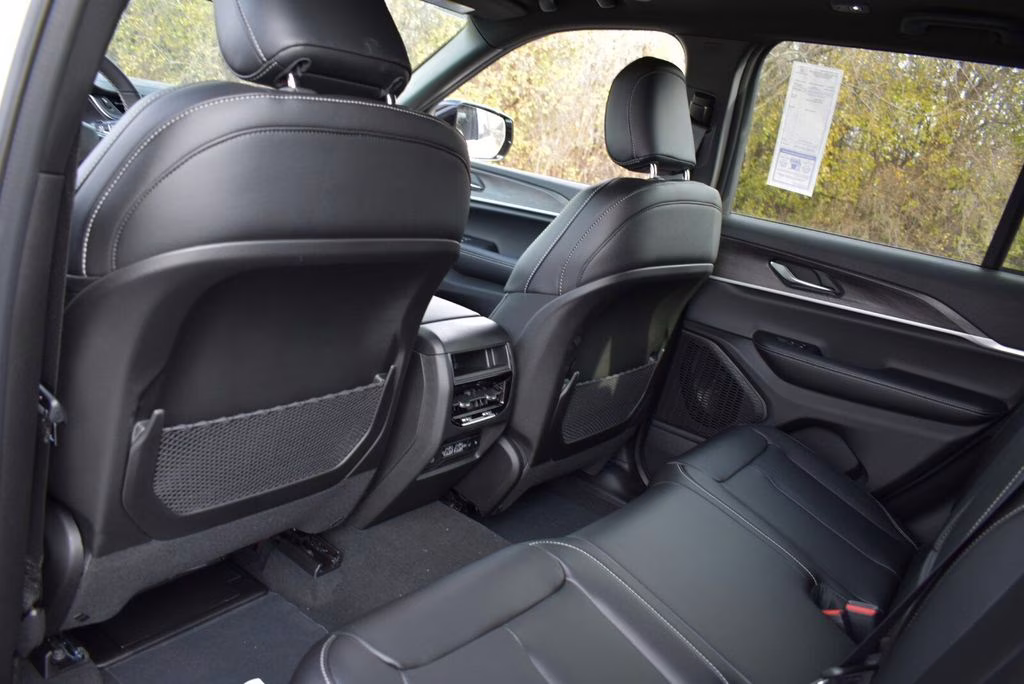 2025 Silver Zynith Jeep Grand Cherokee Limited 4X4 SUV
