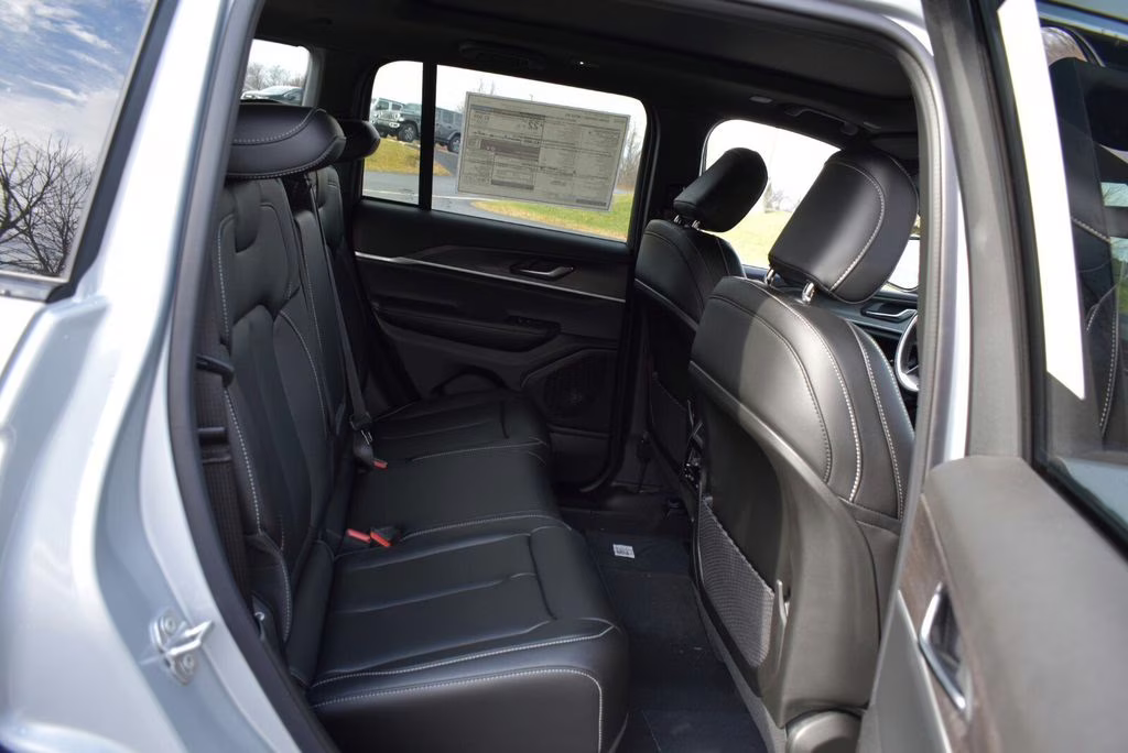 2025 Silver Zynith Jeep Grand Cherokee Limited 4X4 SUV