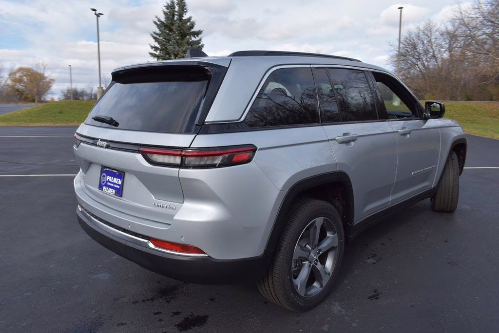 2025 Silver Zynith Jeep Grand Cherokee Limited 4X4 SUV