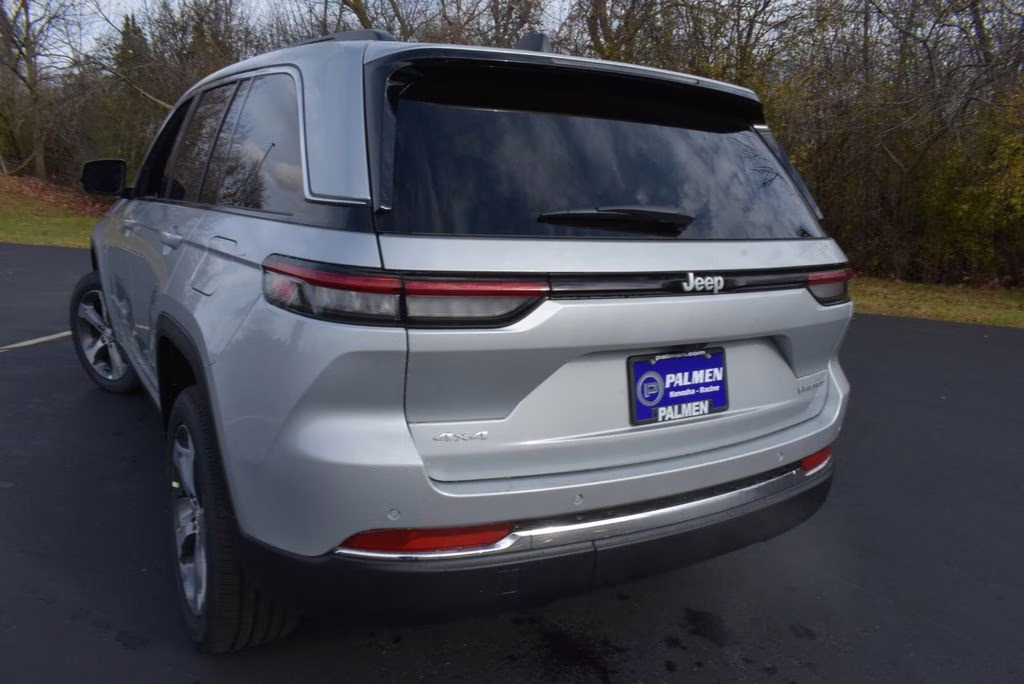 2025 Silver Zynith Jeep Grand Cherokee Limited 4X4 SUV