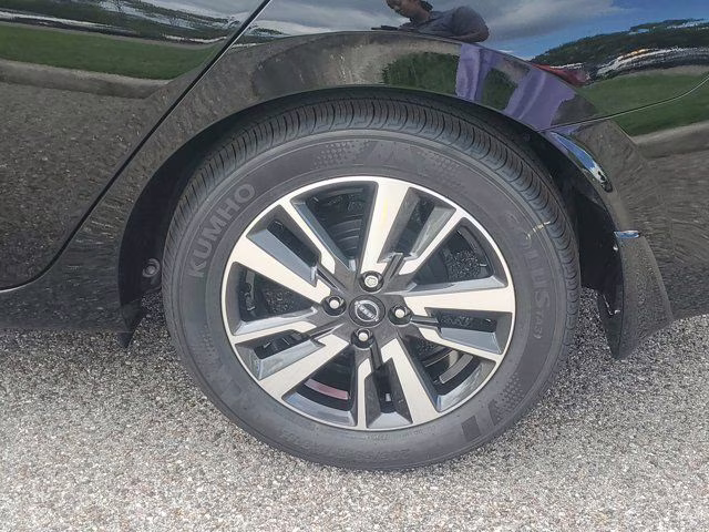 2025 Super Black Nissan Versa 1.6 SV FWD Sedan