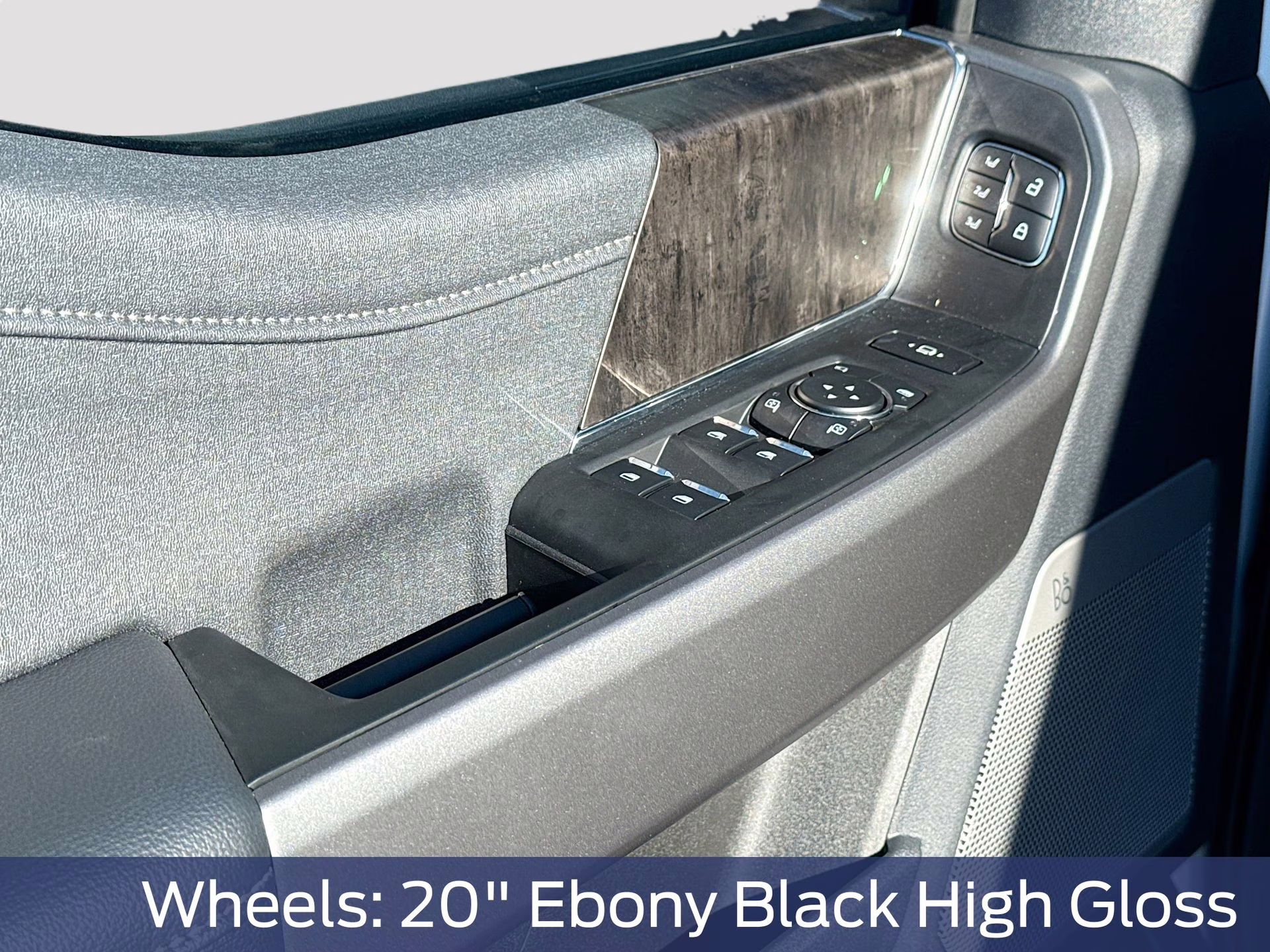 2026 Oxford White Ford Super Duty F-250 SRW Lariat 4X4 Truck