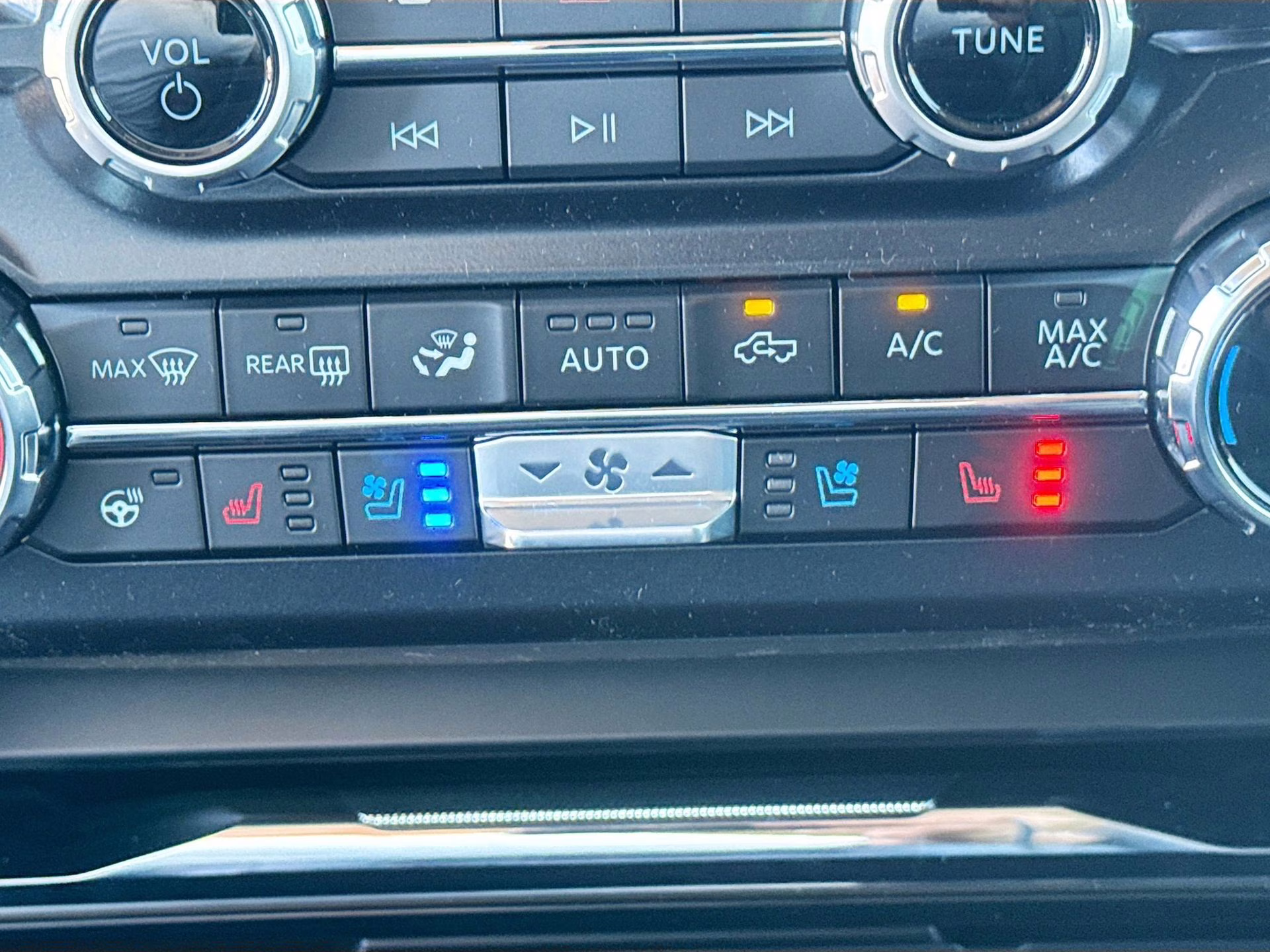 2026 Oxford White Ford Super Duty F-250 SRW Lariat 4X4 Truck