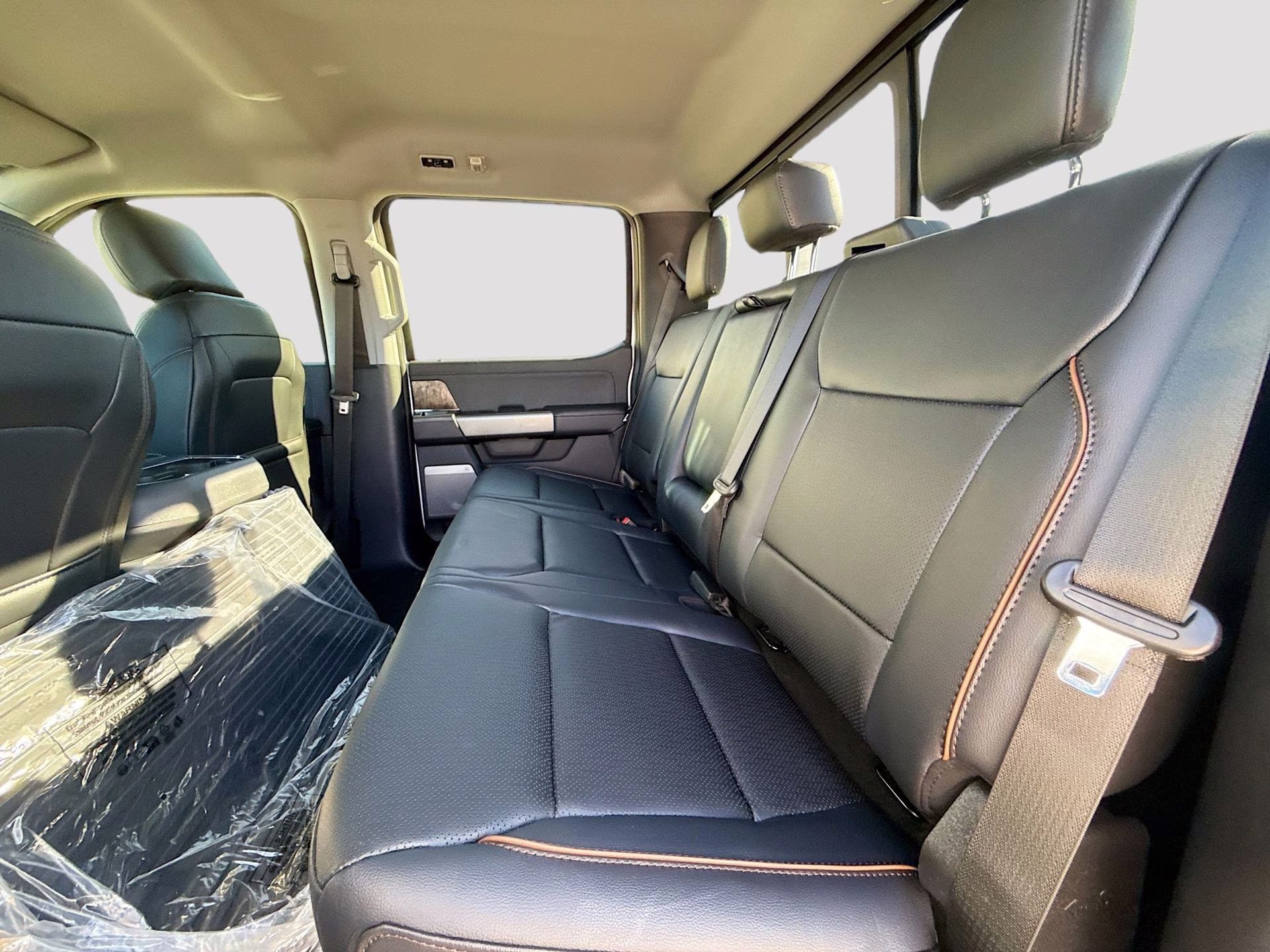 2026 Oxford White Ford Super Duty F-250 SRW Lariat 4X4 Truck