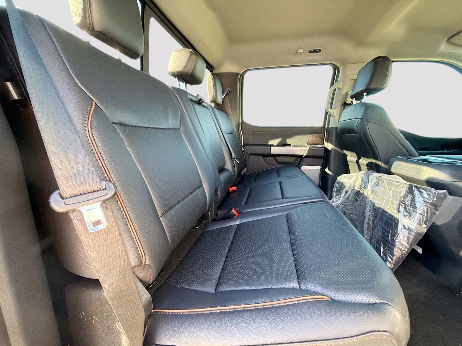 2026 Oxford White Ford Super Duty F-250 SRW Lariat 4X4 Truck