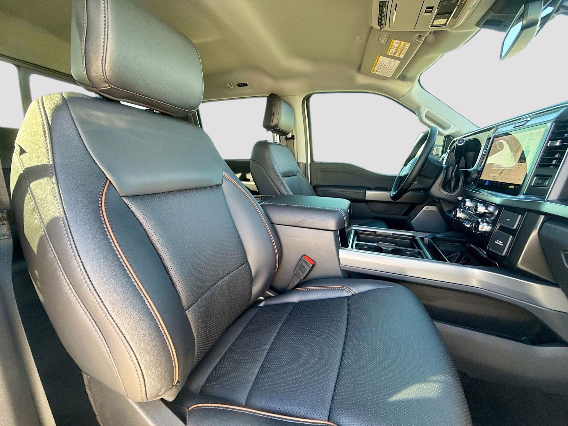 2026 Oxford White Ford Super Duty F-250 SRW Lariat 4X4 Truck