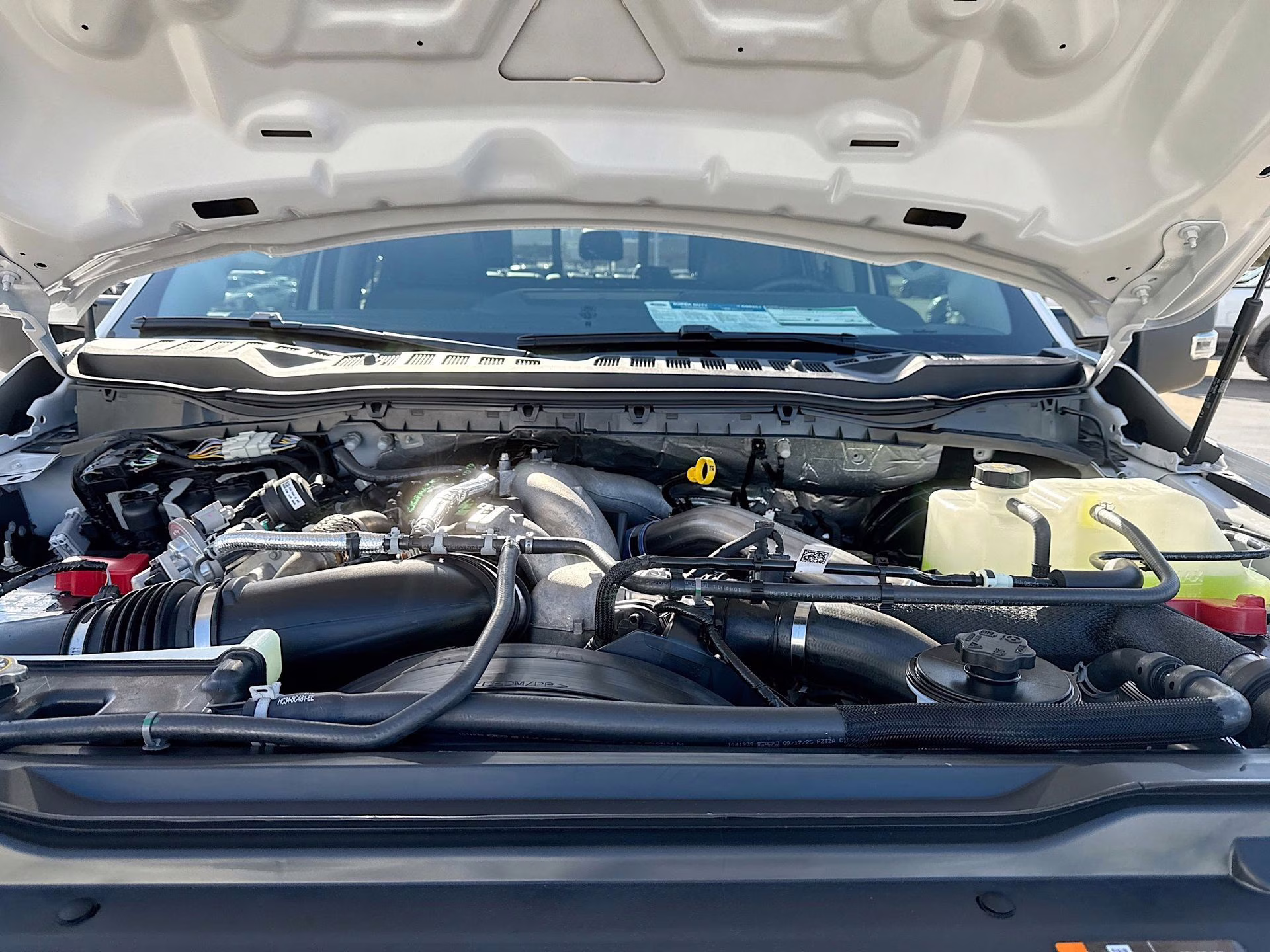 2026 Oxford White Ford Super Duty F-250 SRW Lariat 4X4 Truck