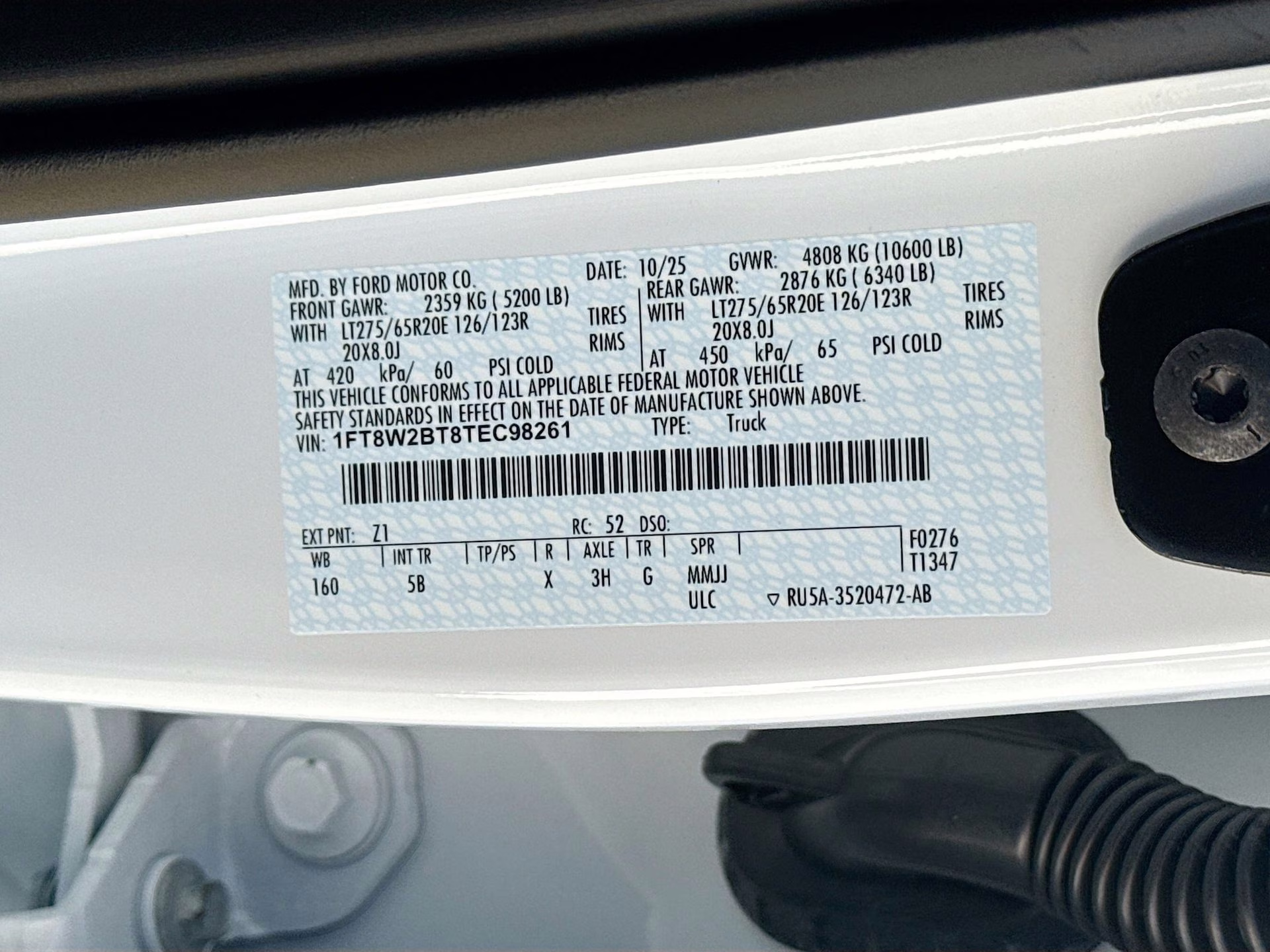 2026 Oxford White Ford Super Duty F-250 SRW Lariat 4X4 Truck