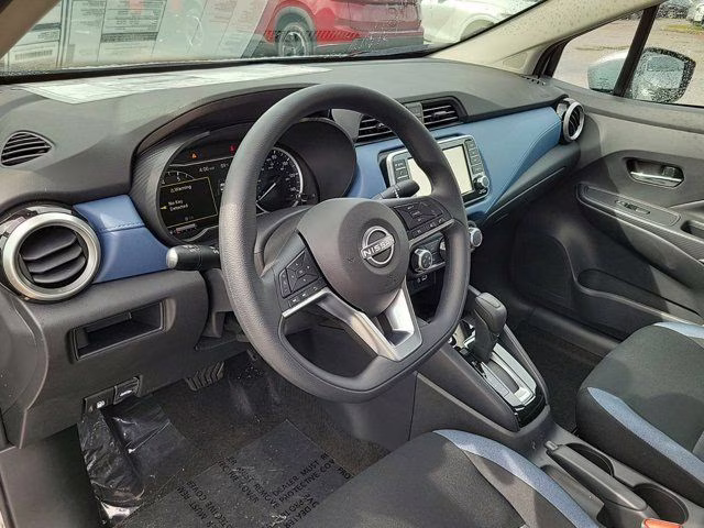2025 Super Black Metallic Nissan Versa 1.6 SV FWD Sedan