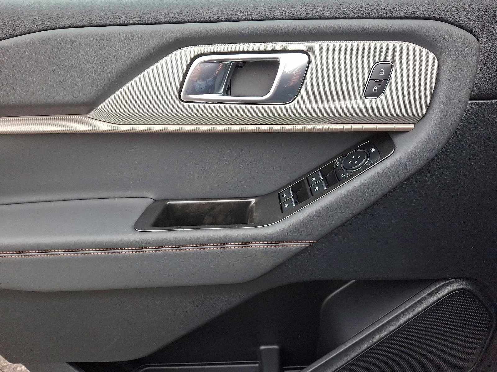 2026 Space White Metallic - A3 Ford Explorer Active 4X4