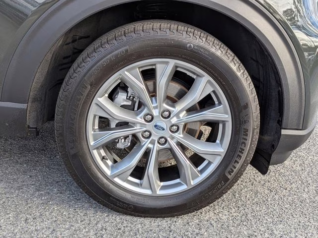 2023 Green Metallic Ford Explorer Limited 4X4 SUV