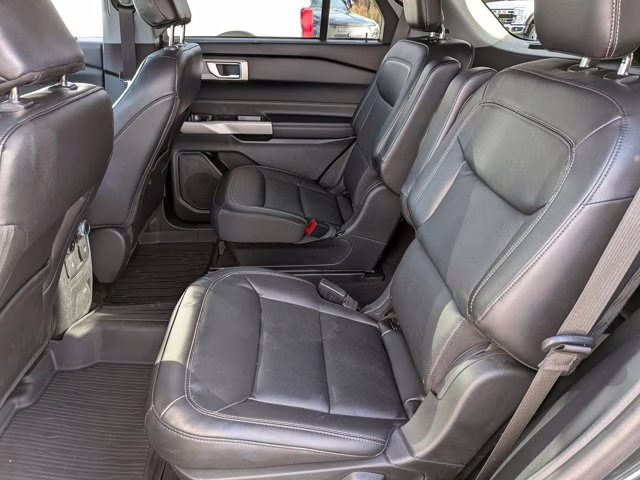 2023 Green Metallic Ford Explorer Limited 4X4 SUV
