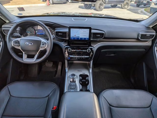 2023 Green Metallic Ford Explorer Limited 4X4 SUV