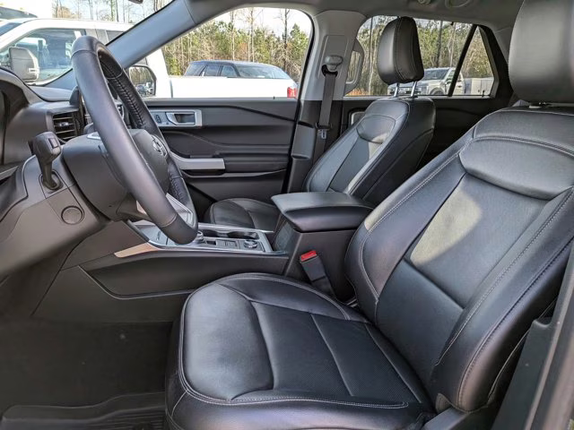 2023 Green Metallic Ford Explorer Limited 4X4 SUV