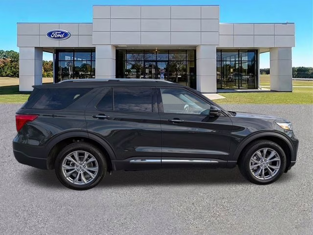 2023 Green Metallic Ford Explorer Limited 4X4 SUV