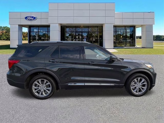 2023 Green Metallic Ford Explorer Limited 4X4 SUV