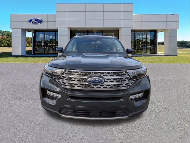2023 Green Metallic Ford Explorer Limited 4X4 SUV