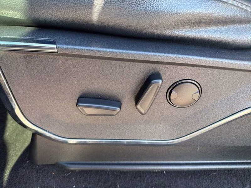 2023 Agate Black Metallic Ford F-150 LARIAT 4X4 Truck