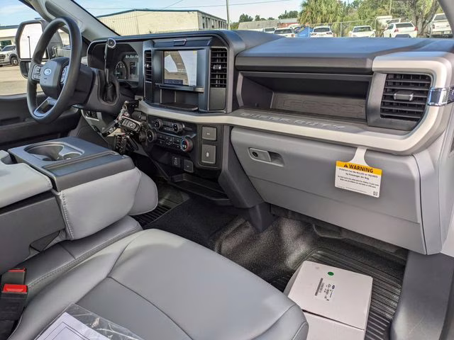 2026 Oxford White Ford Super Duty F-550 DRW XL 4X4 Chassis