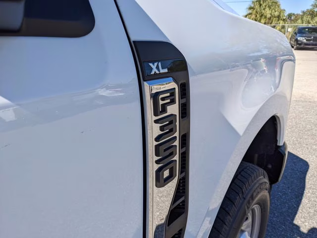 2026 Oxford White Ford Super Duty F-350 SRW XL 4X4 Truck