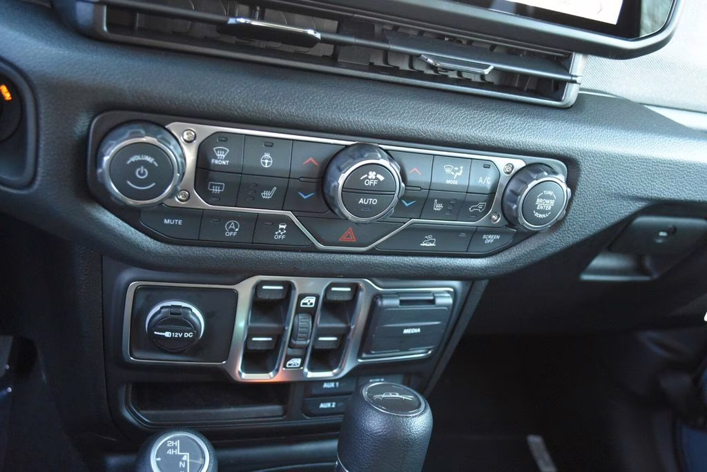 2026 Anvil Clearcoat Jeep Gladiator Sport S 4X4 Truck