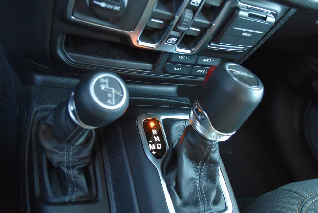 2026 Anvil Clearcoat Jeep Gladiator Sport S 4X4 Truck